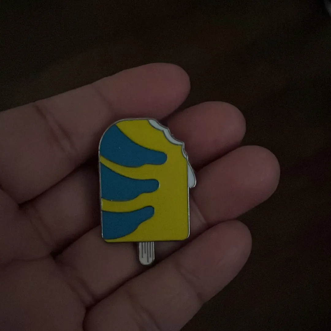 Product image for Disney little mermaid flounder pin