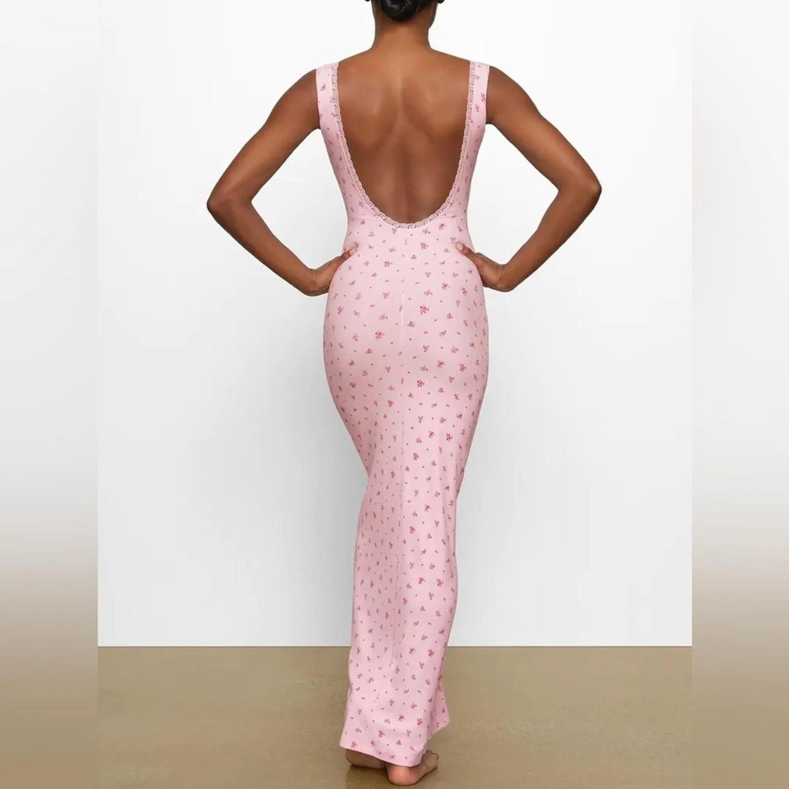 89. NWT Skims Soft Lounge Lace Scoop Neck Dress in Ditzy Rose Print Pink  Size 4X - SKIMS  Whatnot: Shop, Sell, Connect