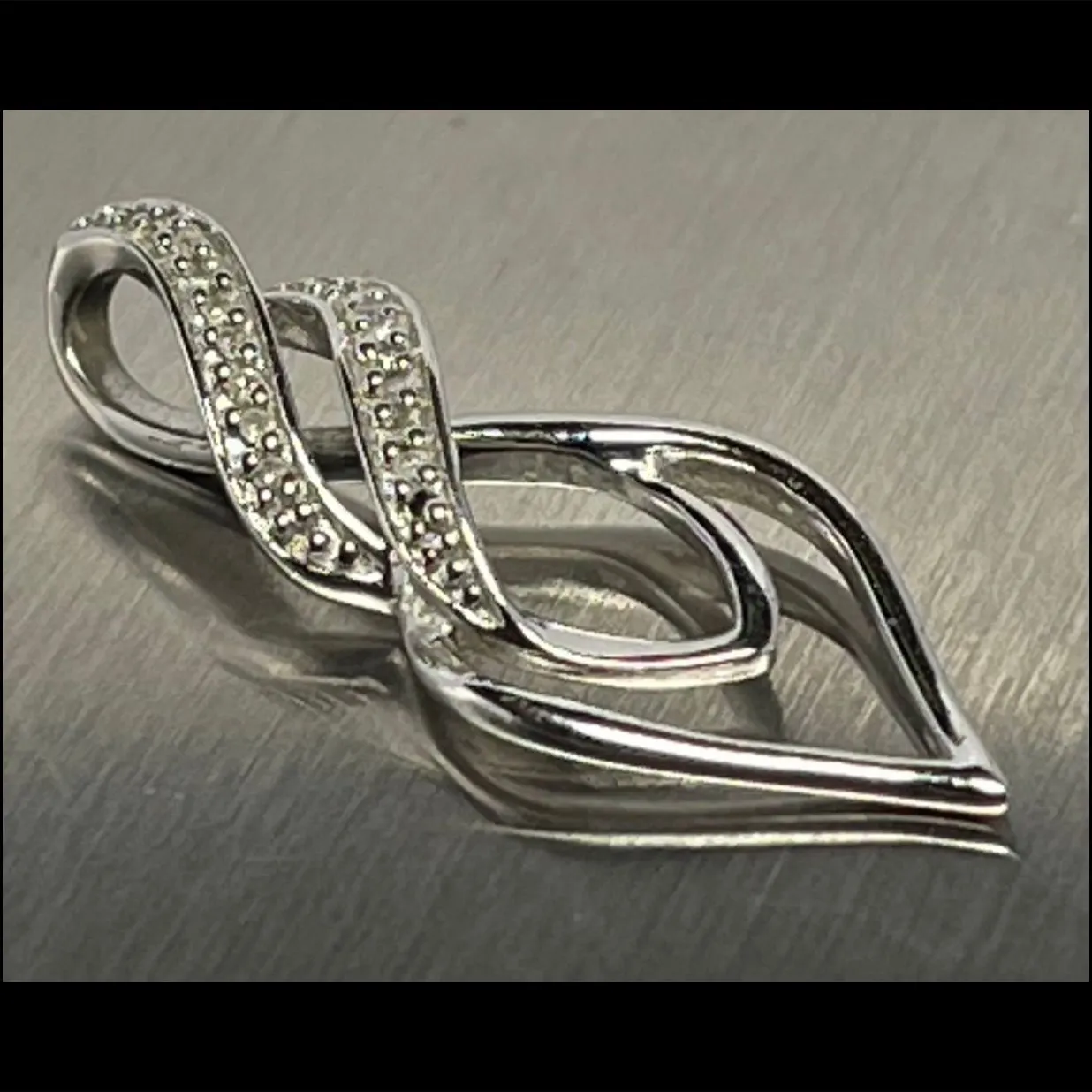 Product image for 21) 925 Marked Sun with 14 real diamonds pendant
