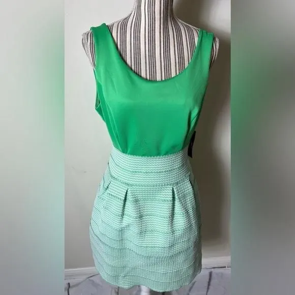 Product image for New York & Co Skater Dress Green Sz Medium  Sleeveless Elegant new