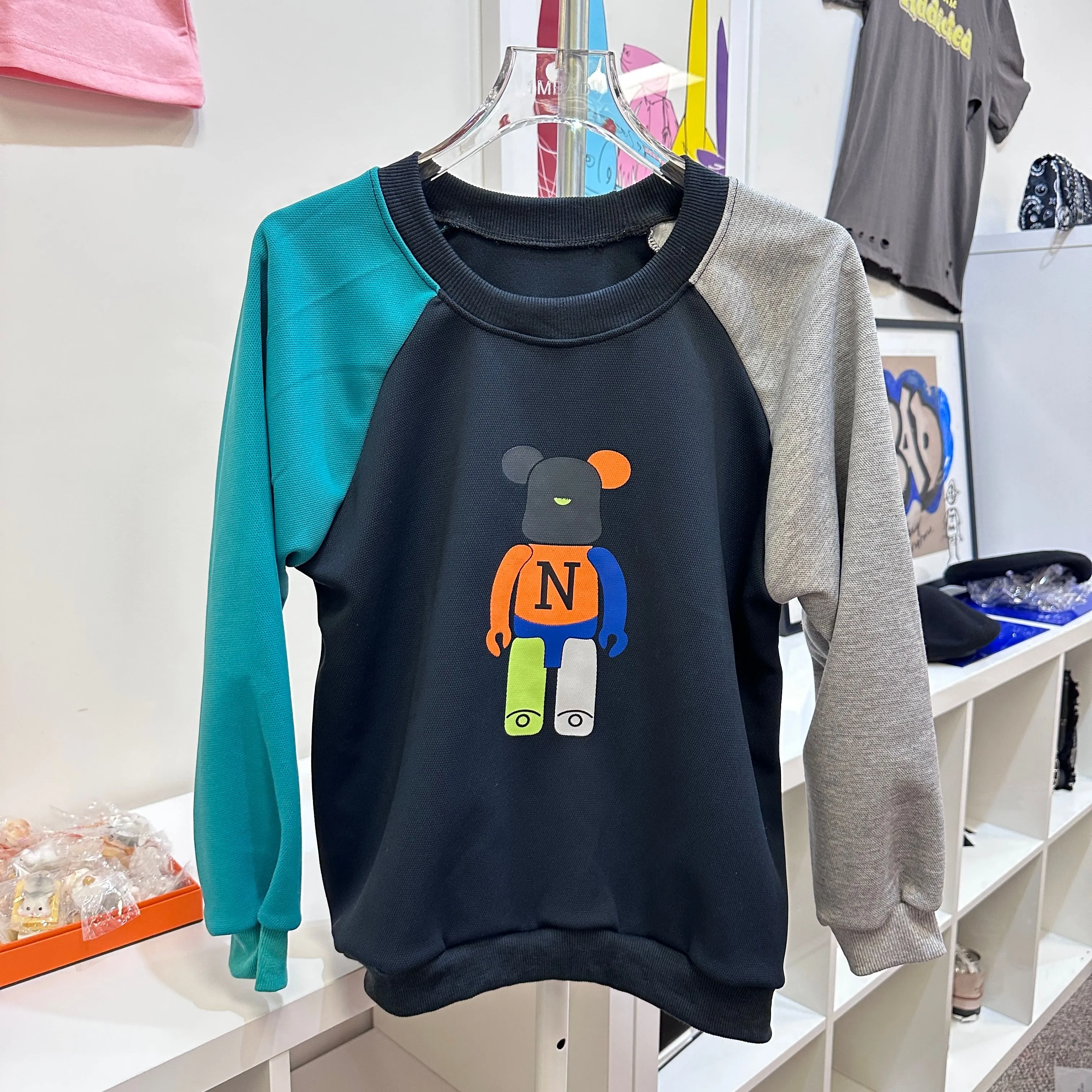 Product image for Hype bear crew neck black SIZE 130 8Y