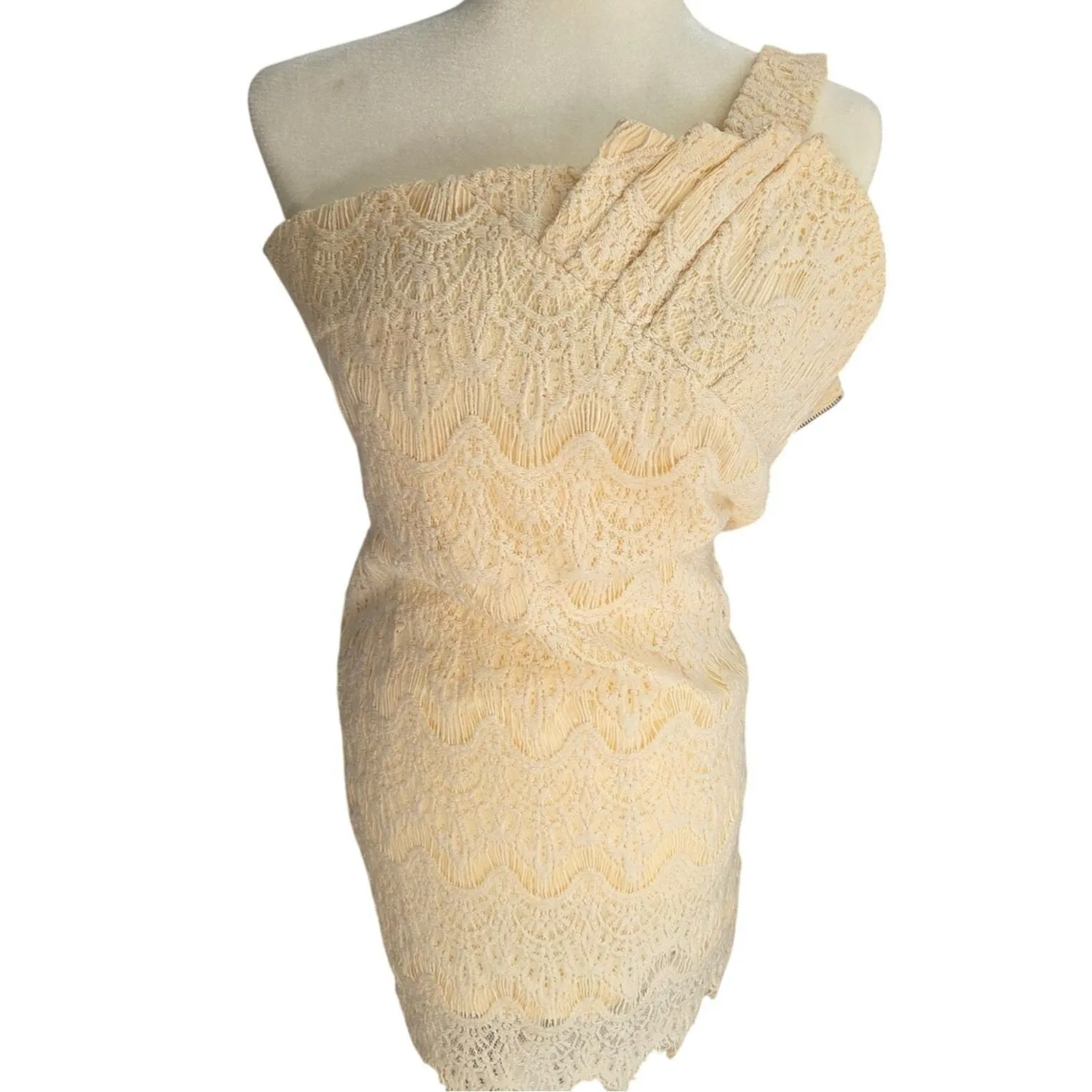 Romeo & Juliet Couture Cream Colored One Shoulder Lace Cocktail Dress Size Small - Romeo & Juliet Couture1