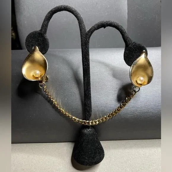 Product image for Calla Lilly Brushed Gold Tone & Imitation Pearl Sweater Clips Beautiful Vintage