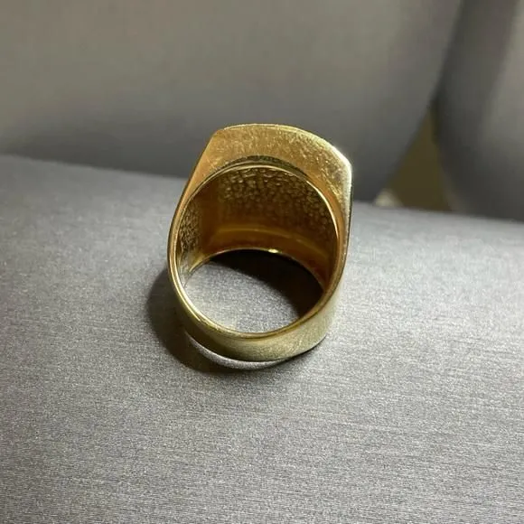 Listing Image Blurred Background