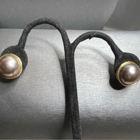 Product image for Joan Rivers Faux Pearl Lavender Cans Set In Gold Tone Circles Clip On Earrings.