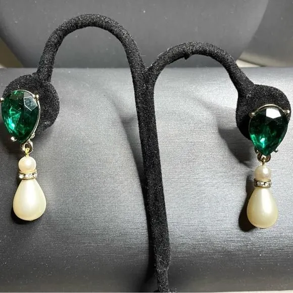 Product image for Royal Green Rhinestone Pearl Bead Dangle Gold Tone Clip On Earrings.