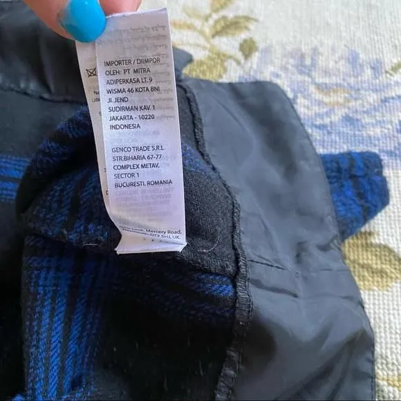 Listing Image Blurred Background