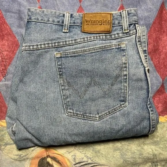 Product image for Vtg Wrangler Rugged Wear Size 42x32