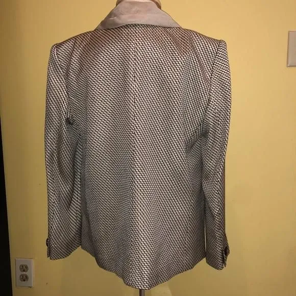 Listing Image Blurred Background