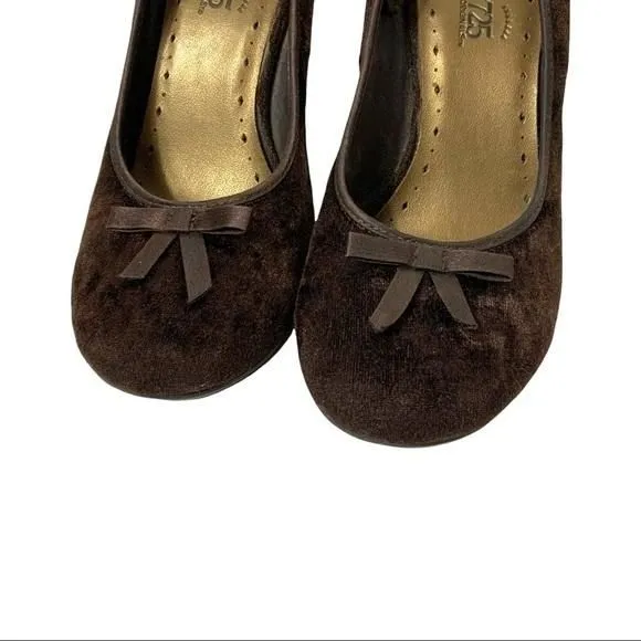 Product image for 725 Originals Vintage coquette chocolate brown bow tie velvet round toe heels 7