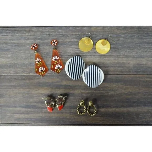 Product image for C03.) Vintage Earring Lot of 5 Pairs Plastic Metal Shell? Clip-on Pierced Orange Strip