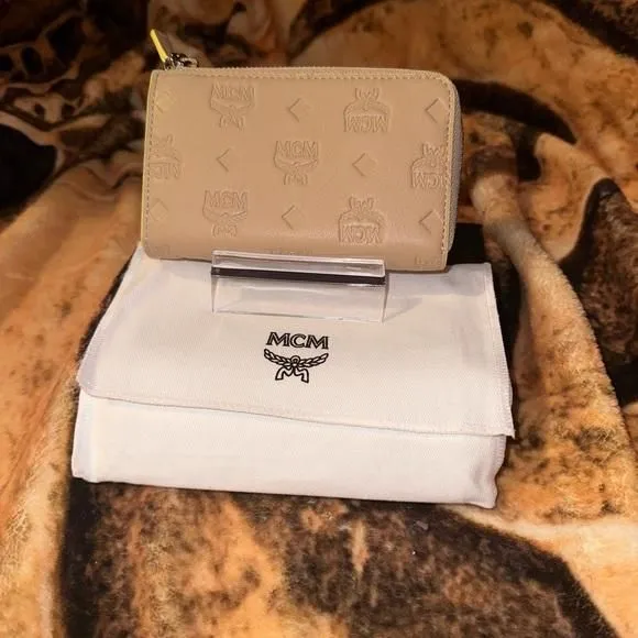 Product image for Wowzaaaa MCM Aren chain zip around wallet in Irish cream cowhide leather!