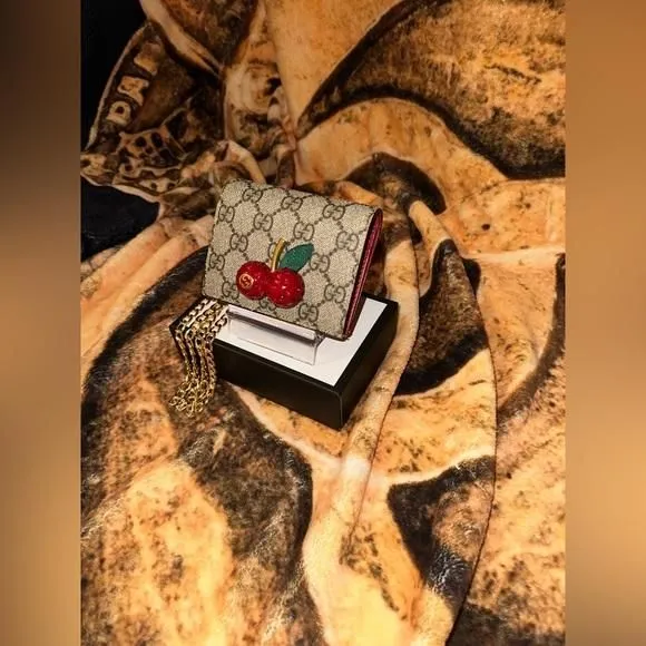 Product image for Gucci red cherries wallet (full inclusion)