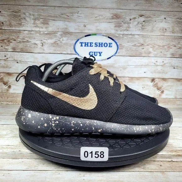 nike roshe black and gold