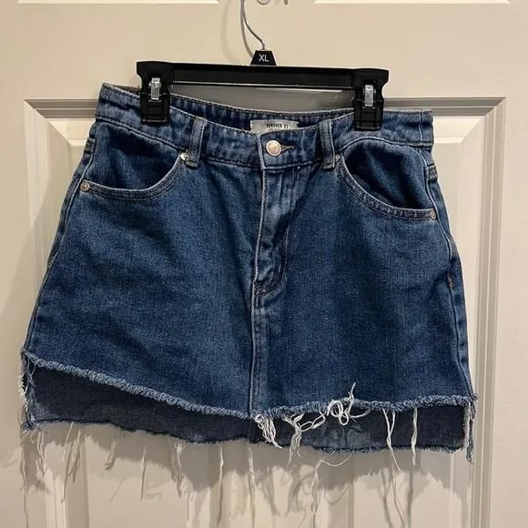 Product image for Forever 21 Denim skirt | Size: M | Distressed edges