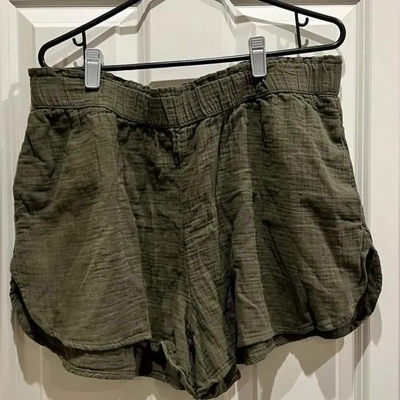 Product image for Ivy Green Woman’s Shorts | Universal Thread | Size XL