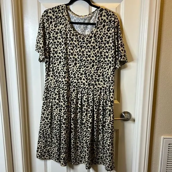 Product image for Leopard print dress | short sleeve | Size: 18W
