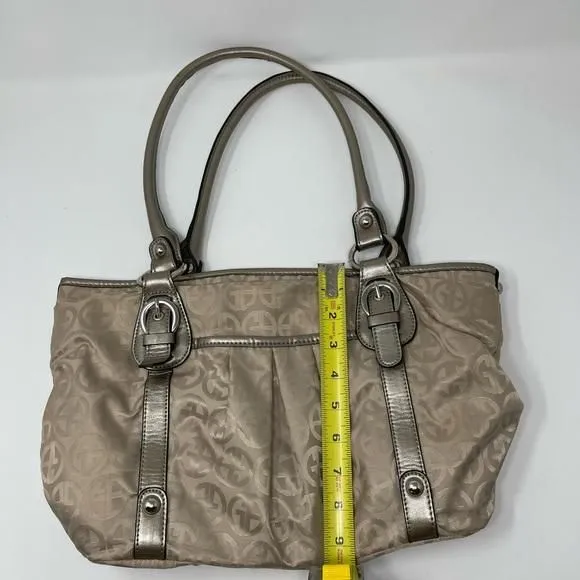 Listing Image Blurred Background
