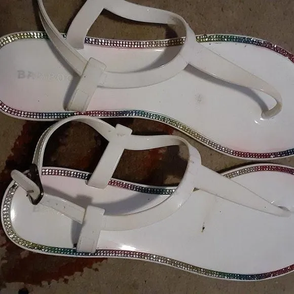 Product image for Women's White Rubber Thong Sandals rainbow Trim Size 10