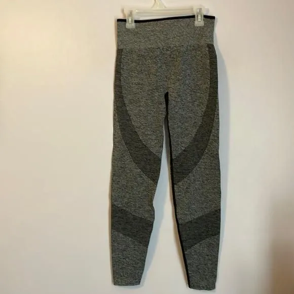 Product image for Victoria’s Secret PINK Gray Seamless Leggings size S Black Detail