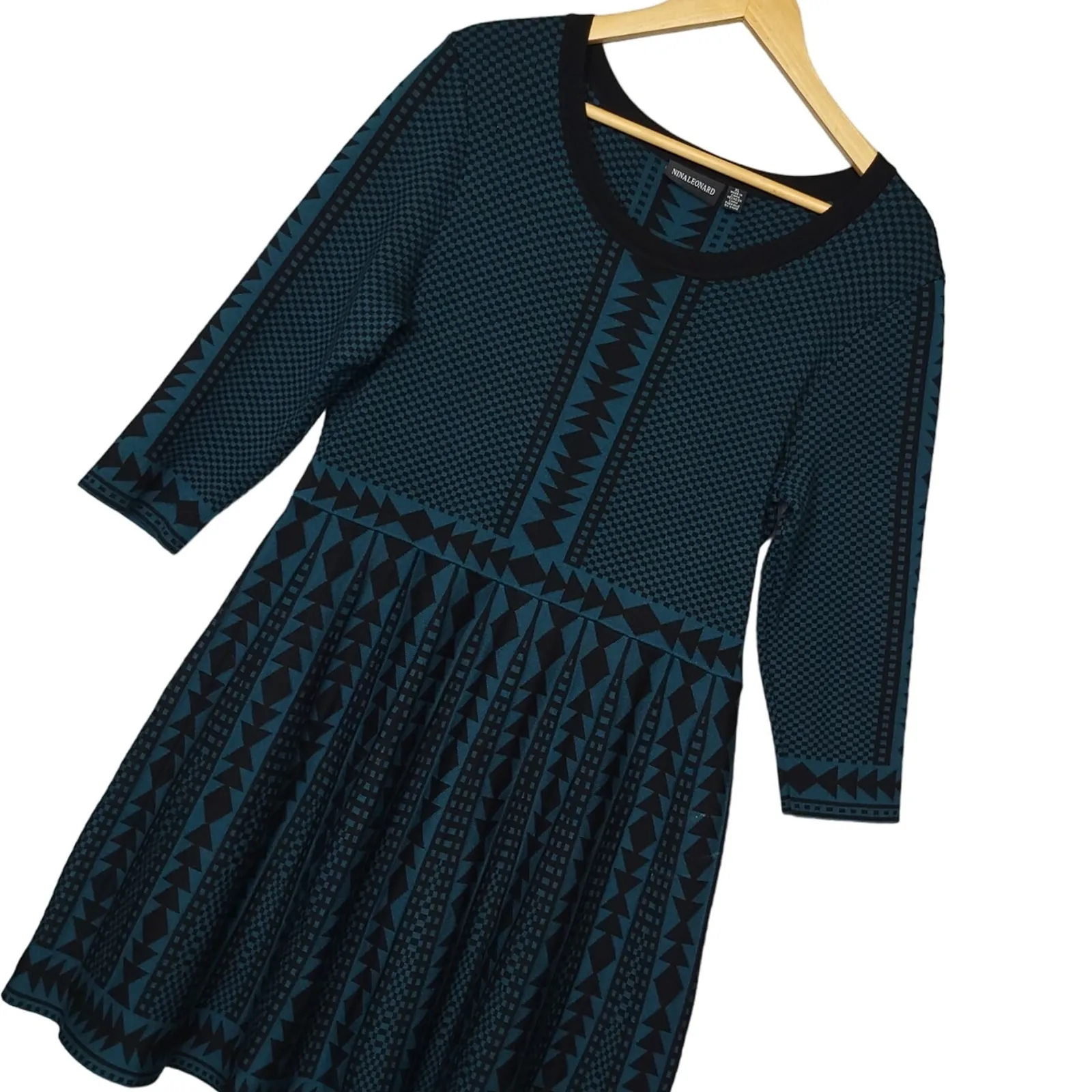 Nina Leonard Aztec Geometric Fit & Flare Sweater Dress XL 3/4 Sleeve Green  Black - XL - Dresses - pre-owned---excellent - Nina Leonard  Whatnot:  Shop, Sell, Connect
