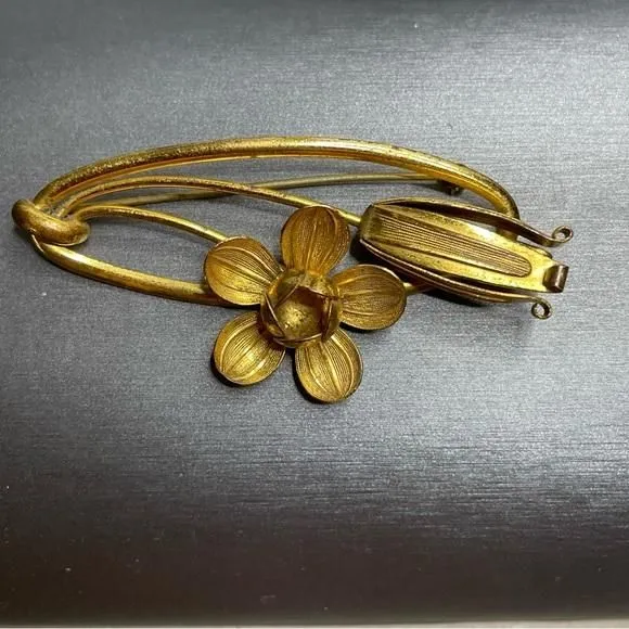 Product image for Antique Double Flower Brooch In A Gold Tone Brass Gorgeous