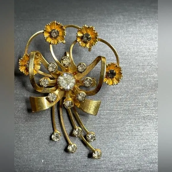 Product image for Flower Bouquet Spray Stunning Vntg Gold Tone Rhinestone Riveted Brooch Pendant