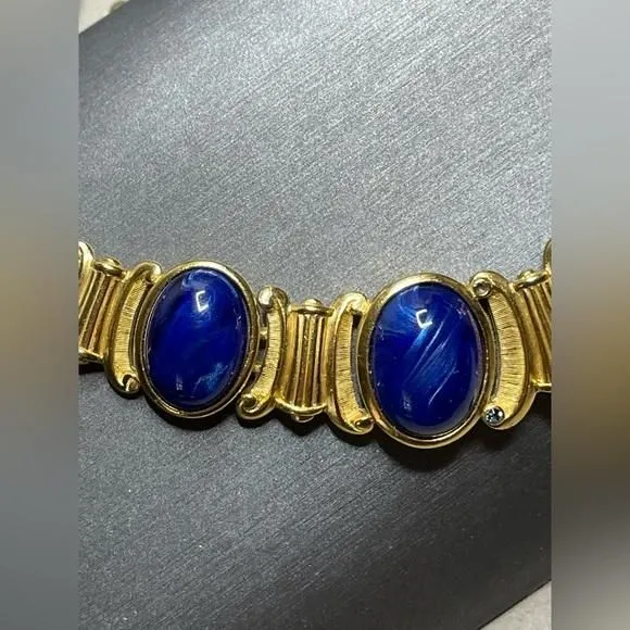 Listing Image Blurred Background