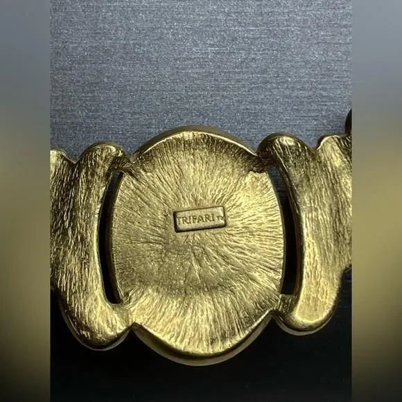 Listing Image Blurred Background