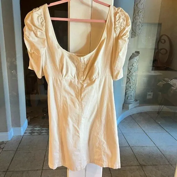 Listing Image Blurred Background