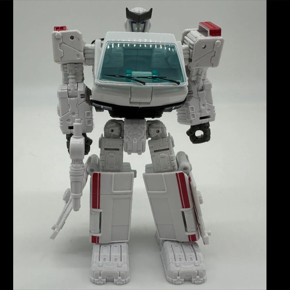 Transformers: Earthrise Paradron Medic Ratchet Seige War for Cybertron  Odyssesy Loose Figure · Whatnot: Shop, Sell, Connect, image size:1122x1122