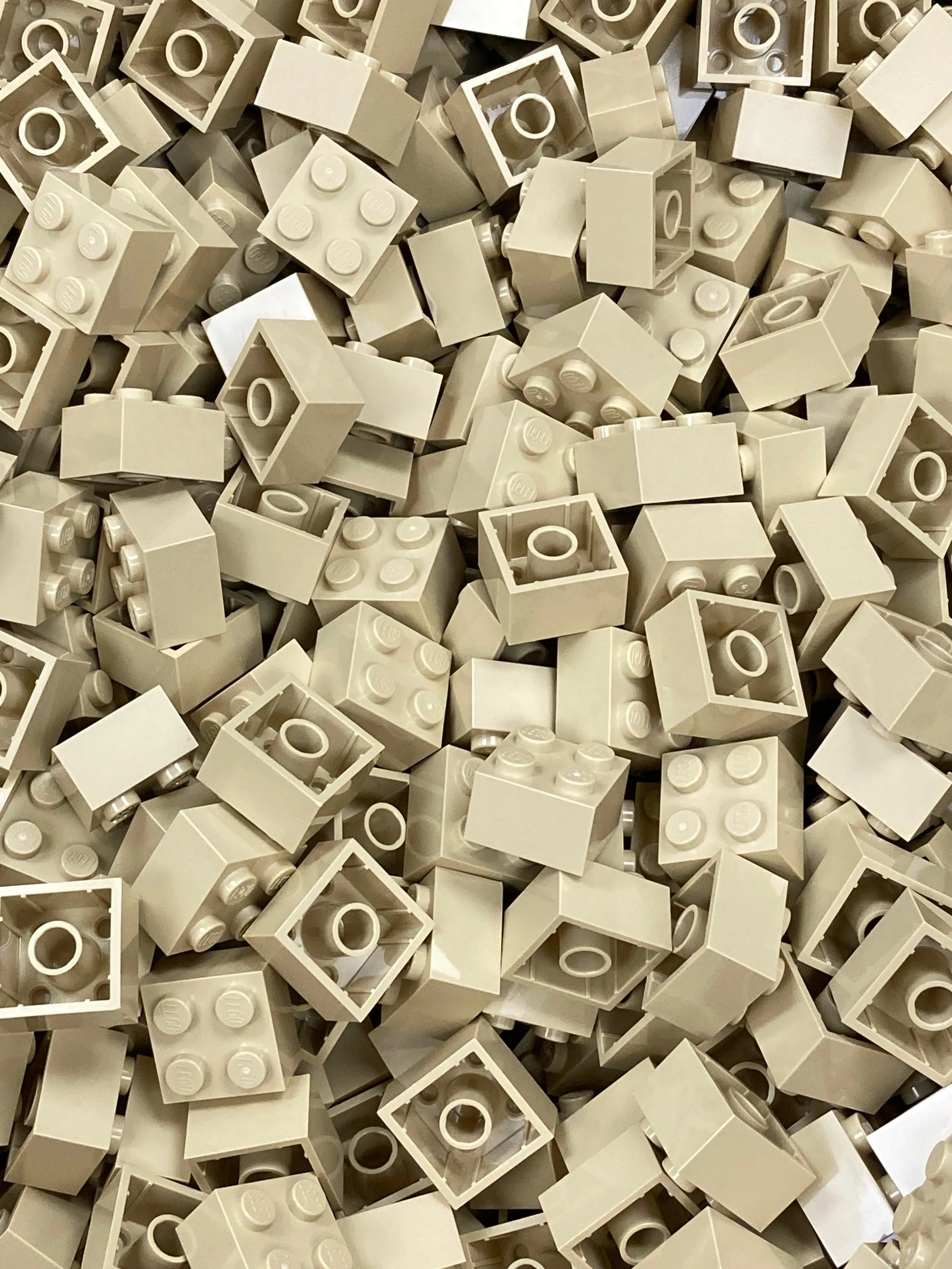 100 x Tan LEGO® 2x2 Bricks