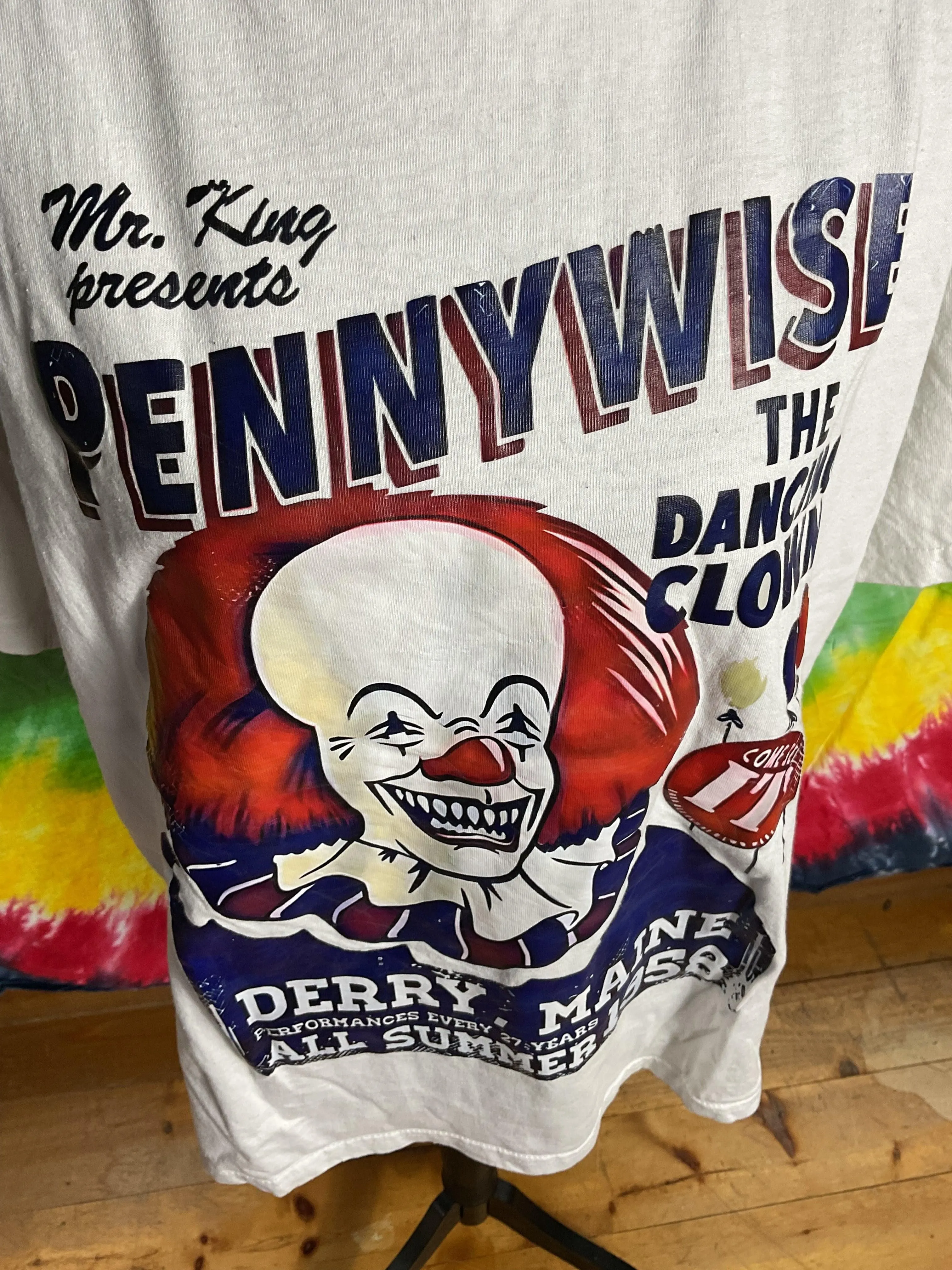 Stephen King's IT Pennywise Derry Maine Graphic T-Shirt Large