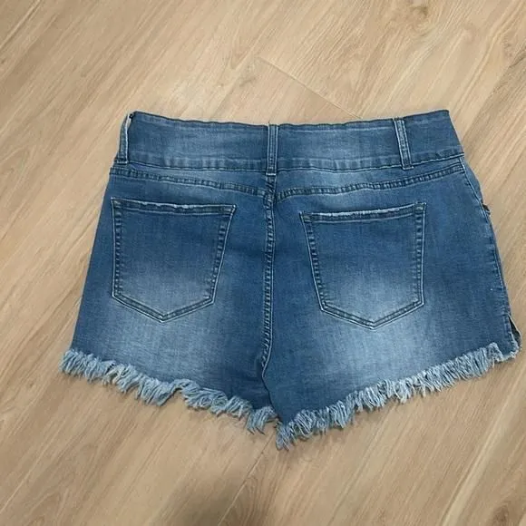 Listing Image Blurred Background
