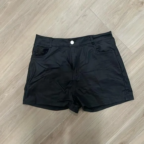 Product image for Like New - Faux Leather Black Shorts - Size Large, Size / 10/12