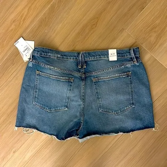 Listing Image Blurred Background