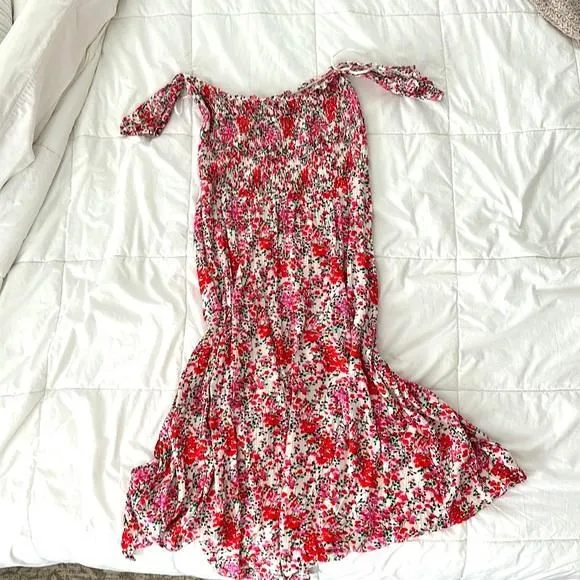Listing Image Blurred Background
