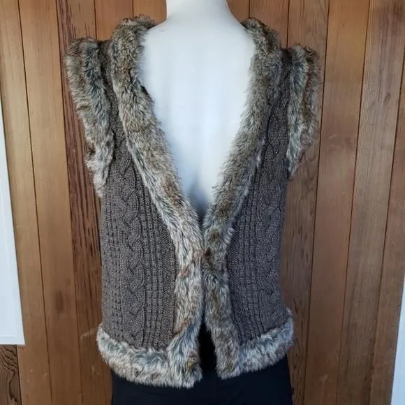 Product image for Vero Moda Faux Fur Trimmed Cable Knit Waistcoat