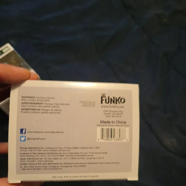Listing Image Blurred Background