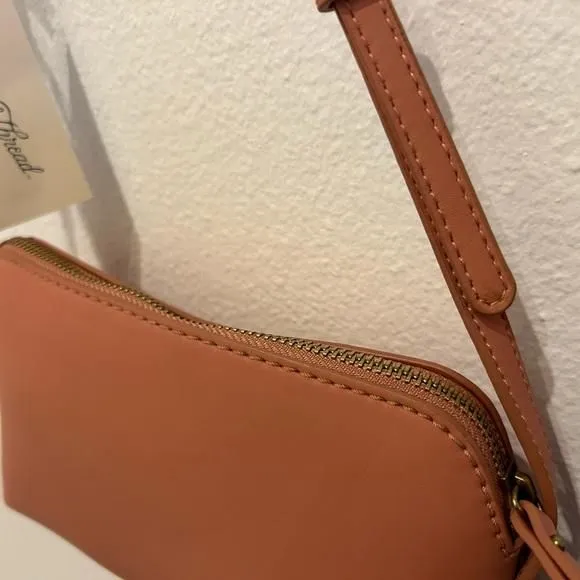 Listing Image Blurred Background