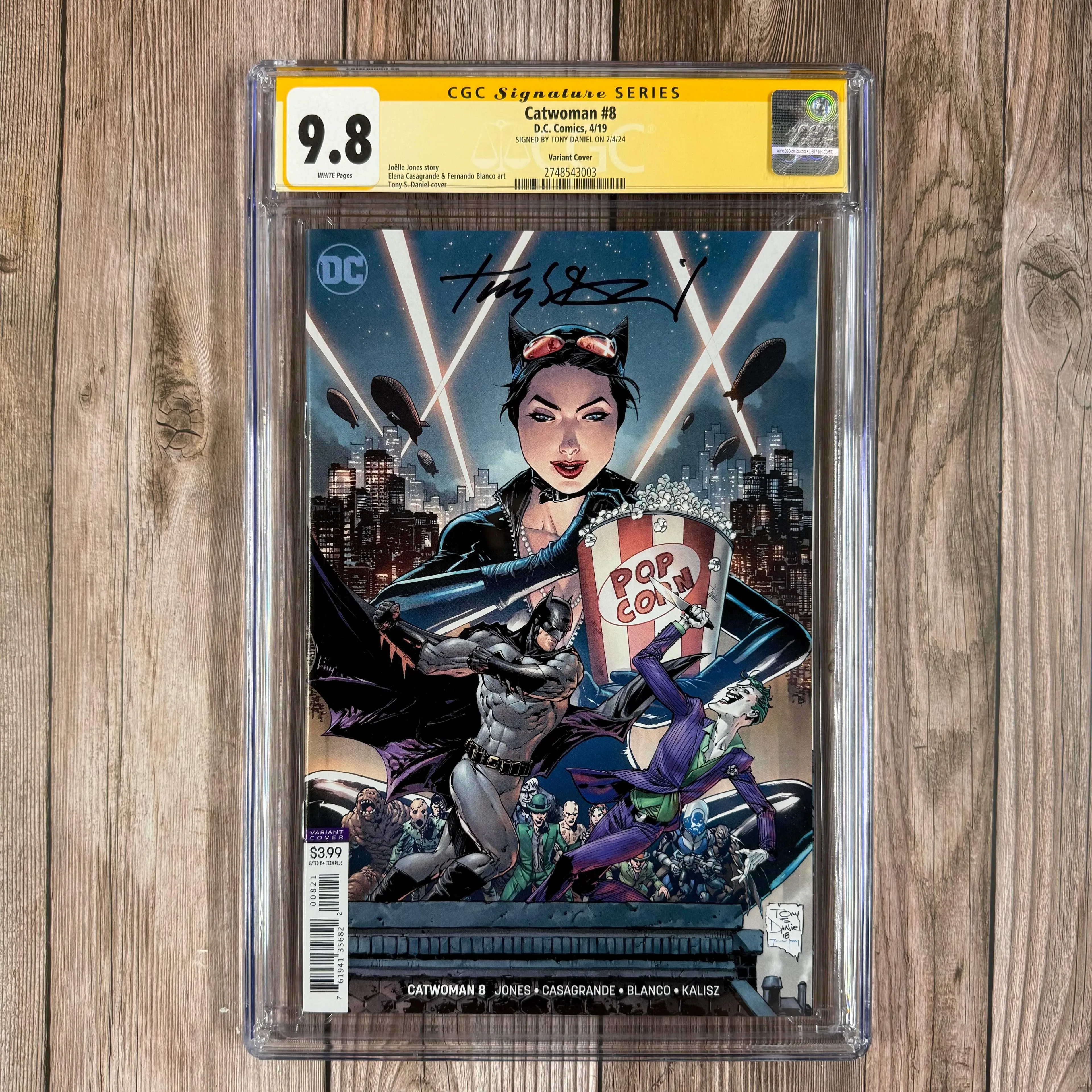 Catwoman #8 CGC 9.8 WP SS Signed by Tony Daniel ,Variant Cover (Cert 3003)