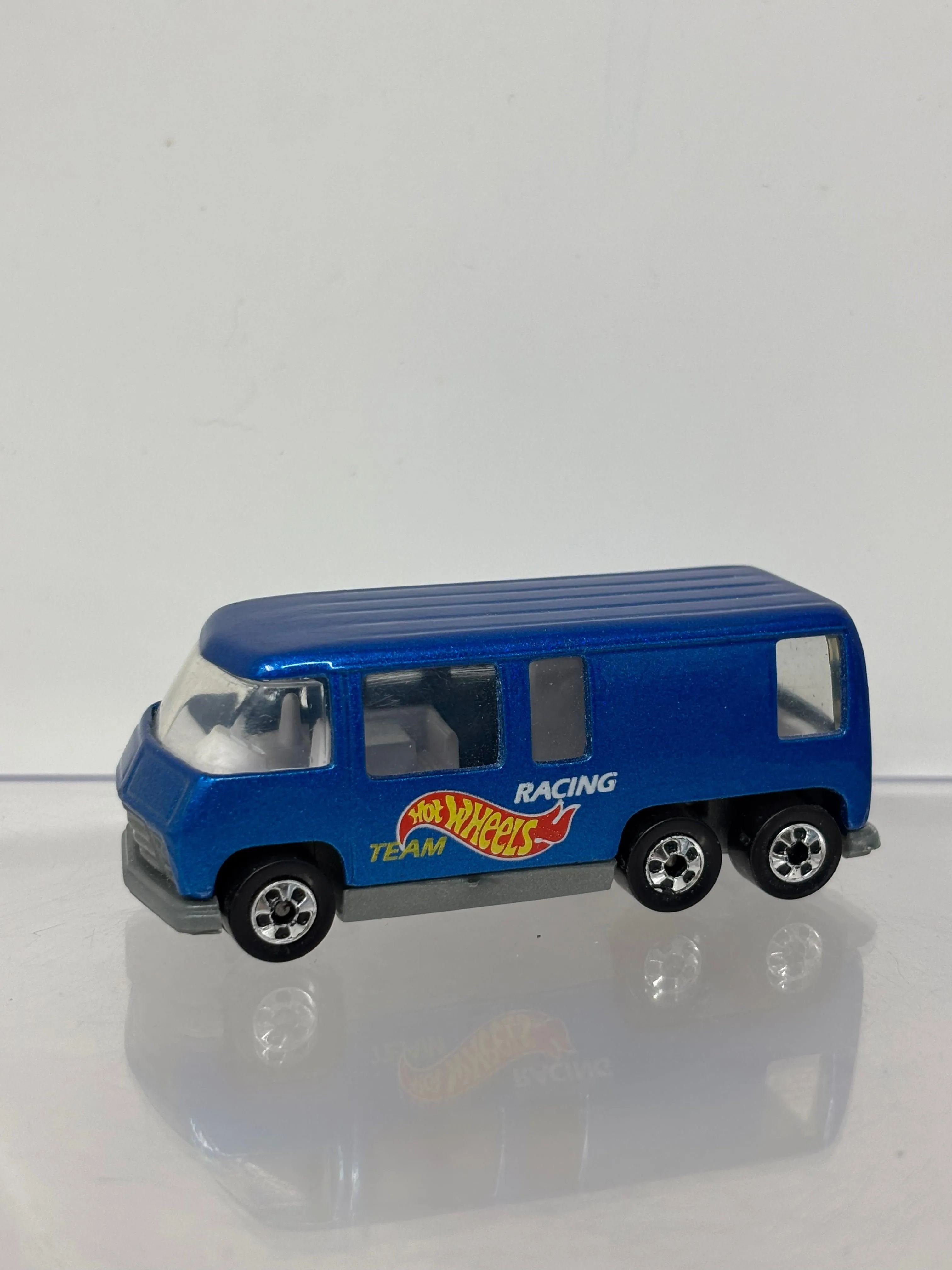 Loose Hot Wheels 1997 GMC Motor Home Team Racing