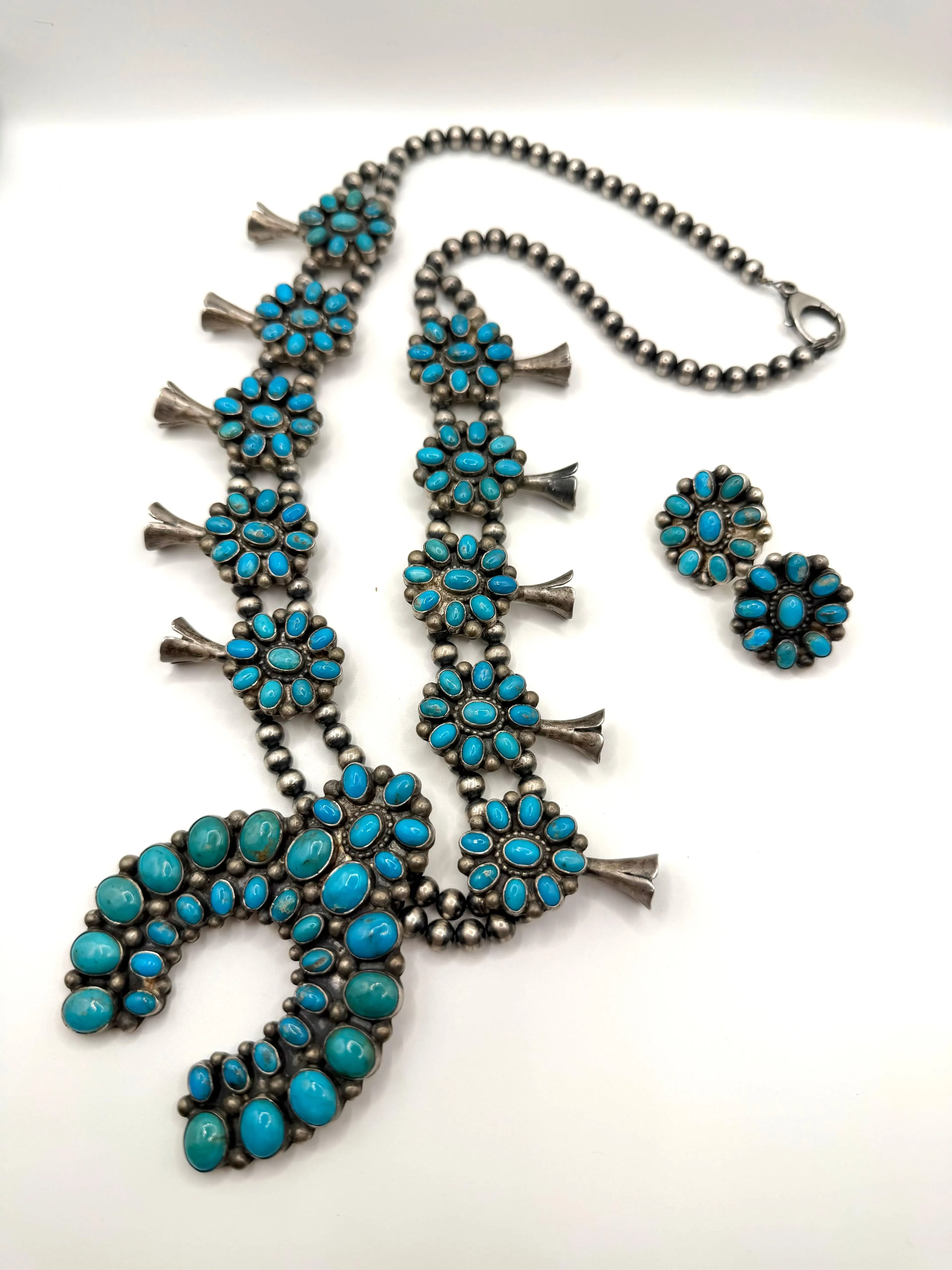 NATIVE HANDMADE KINGMAN TURQUOISE CLUSTER SQUASH BLOSSOM NECKLACE 25" & EARRINGS SET BY KATHLEEN CHAVEZ (CO 101)