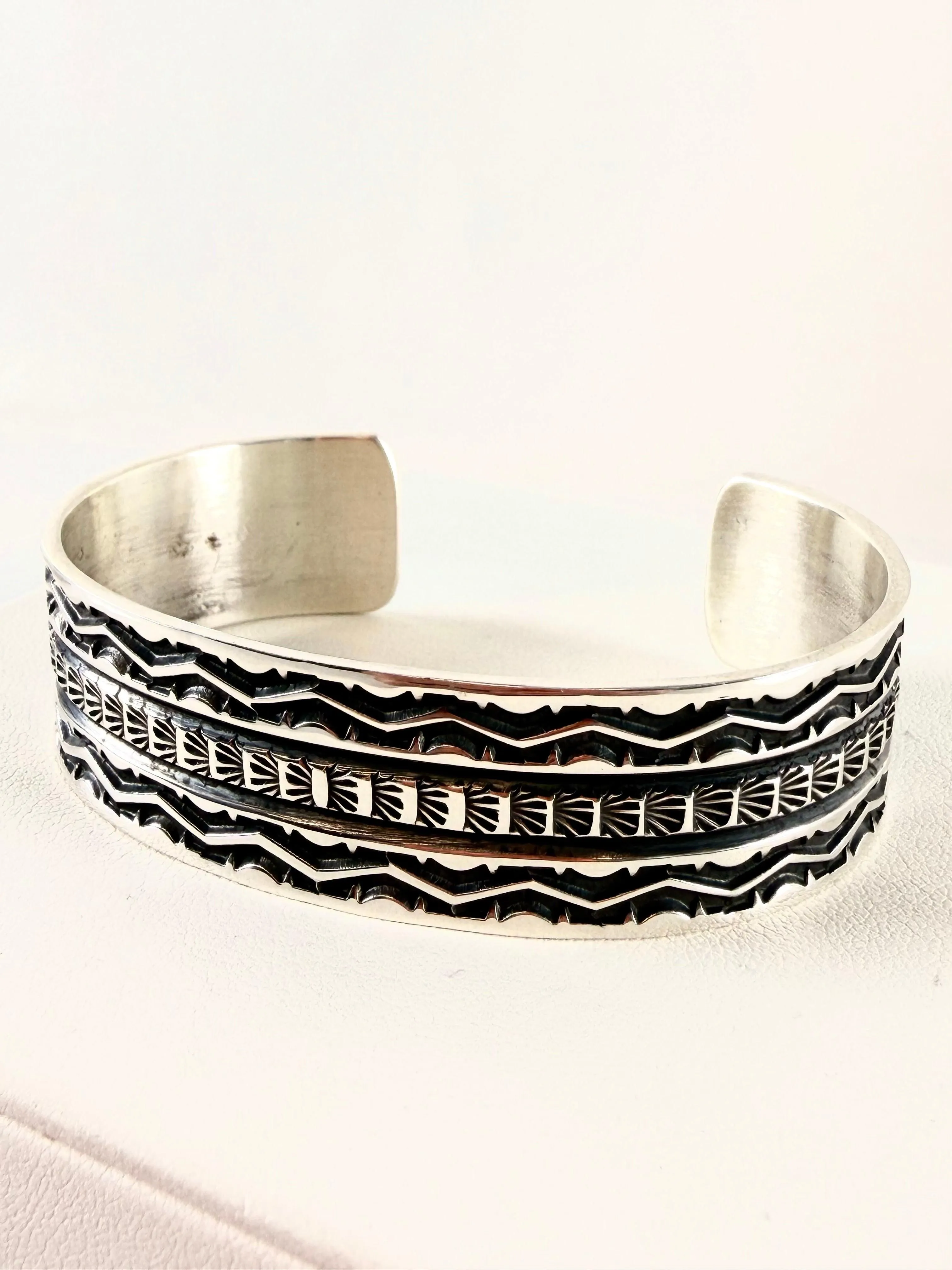 NATIVE HANDMADE ALL STERLING SILVER SUNSHINE REEVES CUFF (MW 409)
