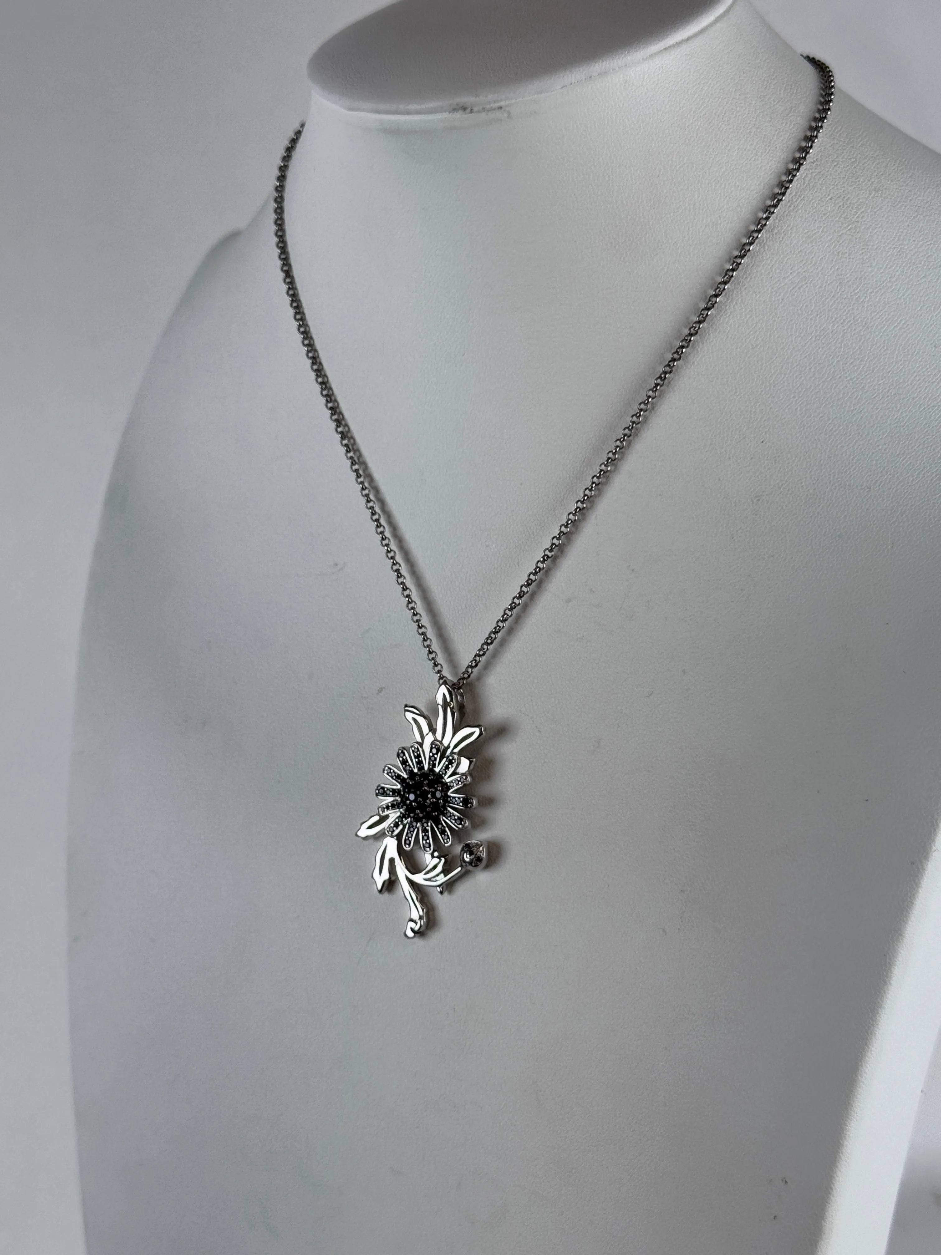 BLACK ONYX FLOWER NECKLACE (MW 300)