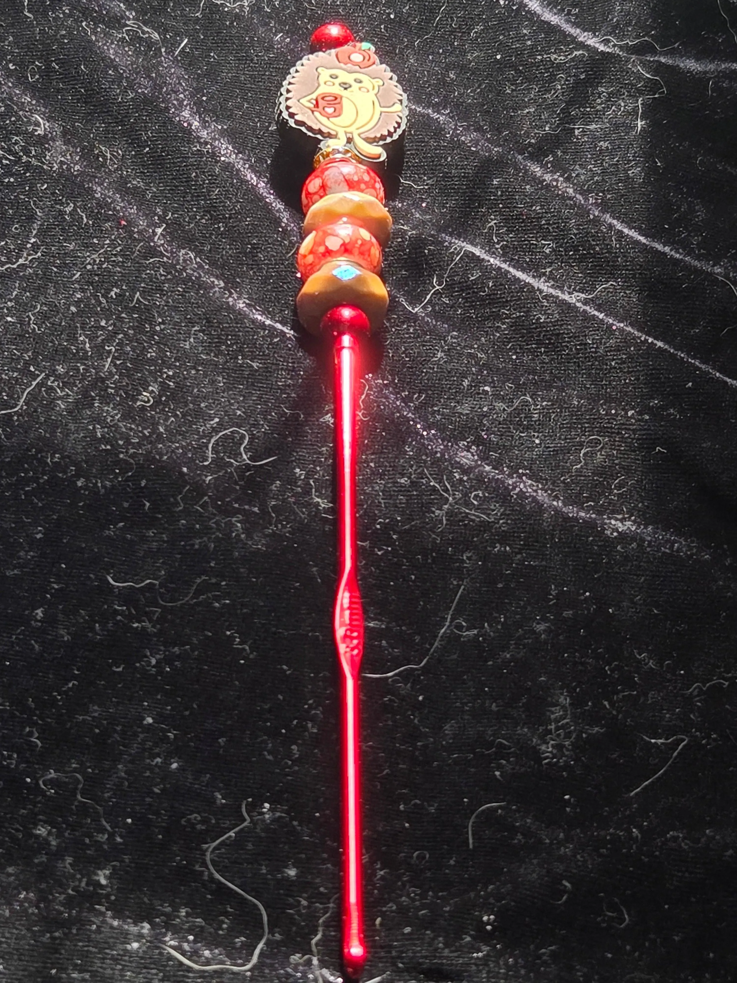 Red Beaded Crochet Hook 3mm with Hedgehog Charm