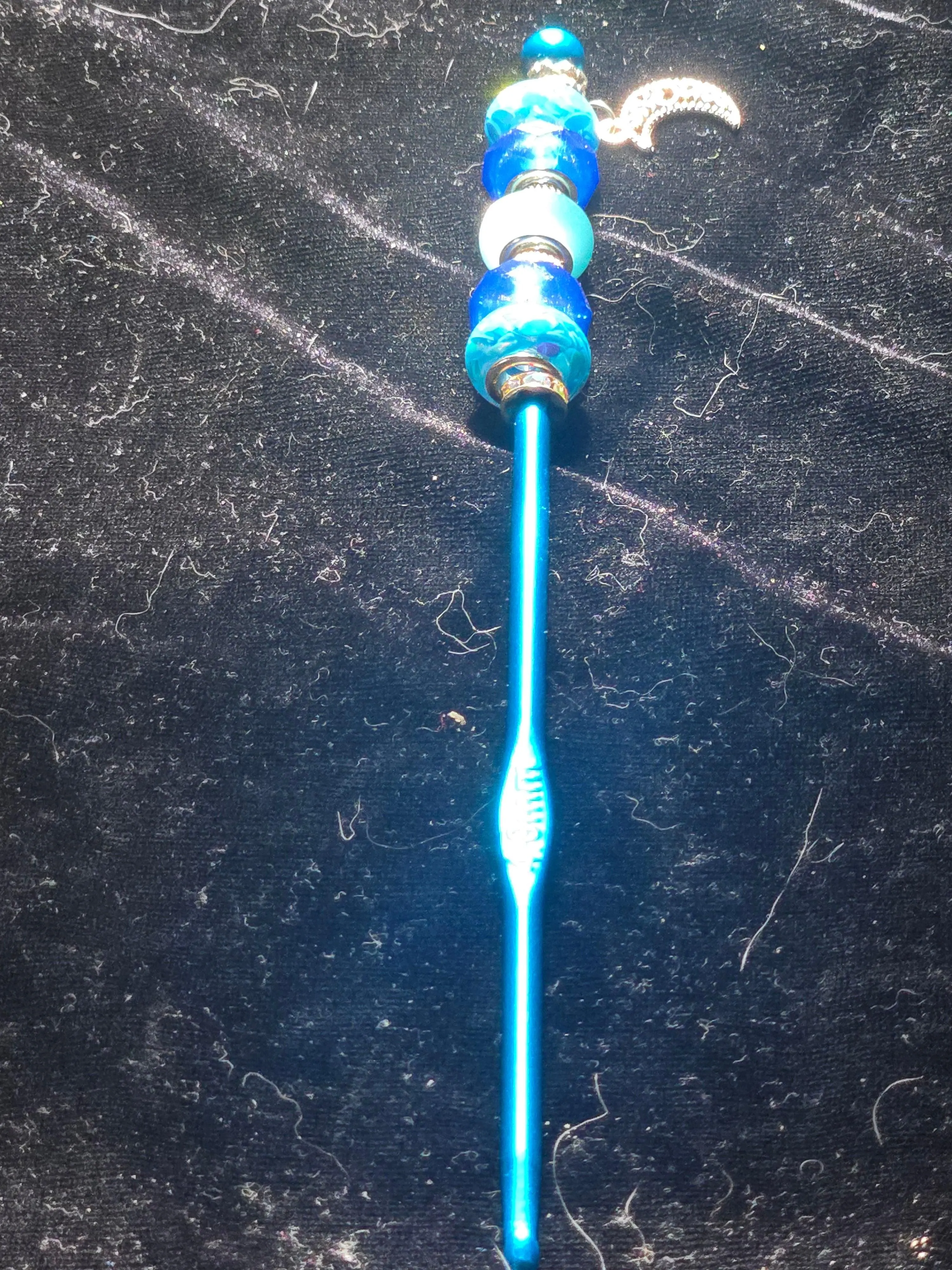 Blue Beaded Crochet Hook 4mm With Moon Charm