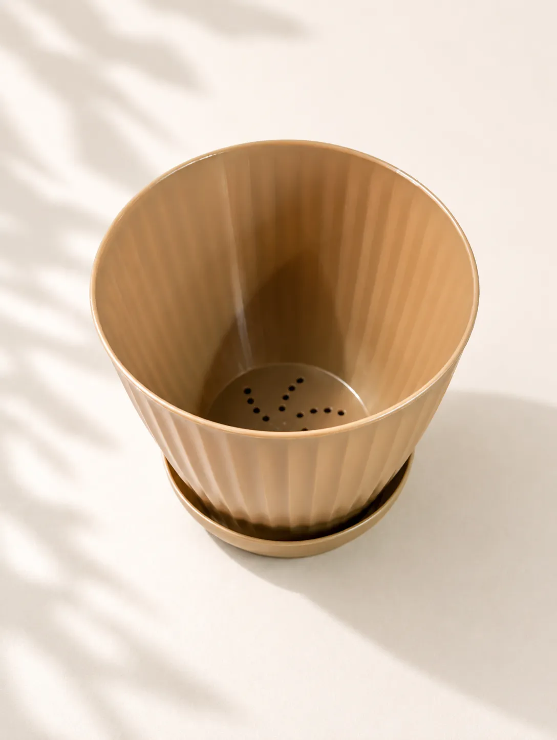 6" Ribbed Plastic Plant Pot with Drainage Saucer - Caramel Brown