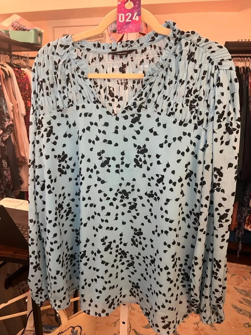 24. XL Dokotoo Blue Dot Top