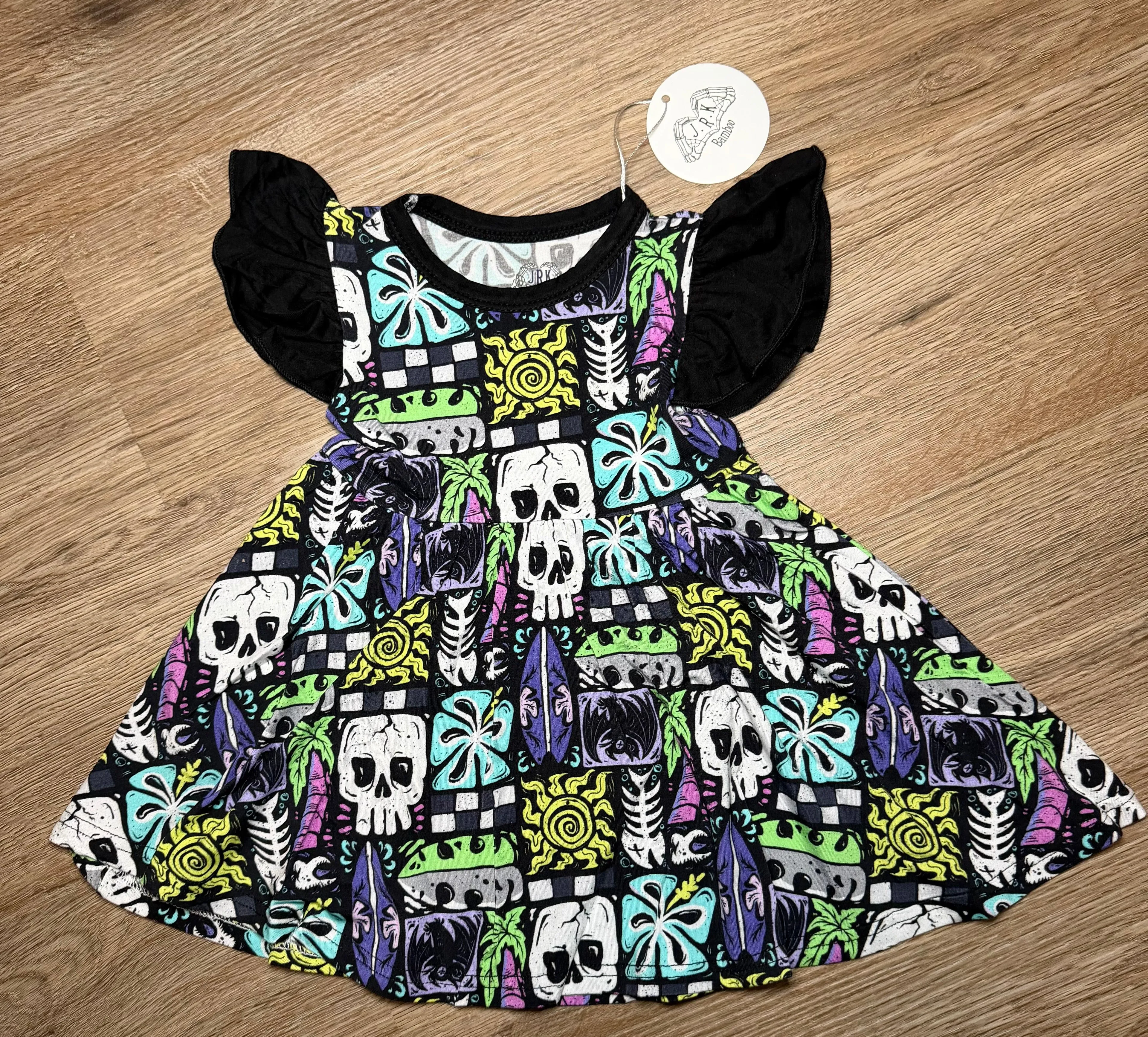 Spooky Tiki - Flutter sleeve twirl